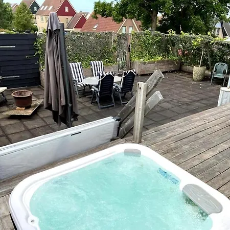 Appartement met dakterras en jacuzzi Appartement Oudkarspel